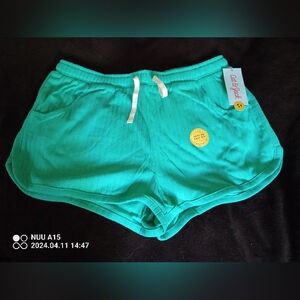 Short XXL (18) NEW